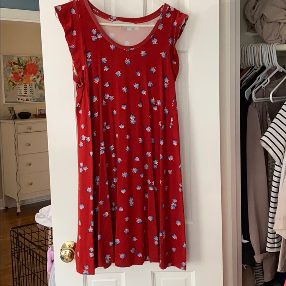 Beautiful fall short sleeve dress w/ floral detail